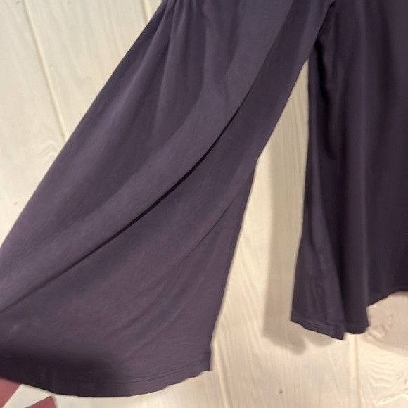 Cupio Top with Bell Sleeves Size Medium - Picture 8 of 11